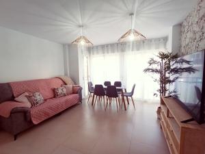 Μια τηλεόραση ή/και κέντρο ψυχαγωγίας στο Avenida Principal junto a la Playa - by Aloha Palma