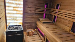 Zdjęcie z galerii obiektu Apartamenty Komarno 46 Jacuzzi&Sauna w mieście Komarno