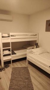 Uma cama ou camas num quarto em Temački konaci