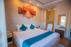 Uma cama ou camas num quarto em Majheri Resort and Spa