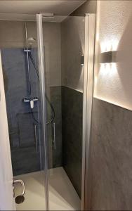 Ένα μπάνιο στο Altstadtglück im Zollhäuschen +6 φωτογραφίες