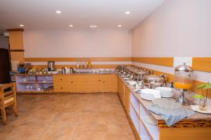 A cozinha ou kitchenette de Majheri Resort and Spa
