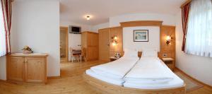 A bed or beds in a room at B&B Appartments Cudlea