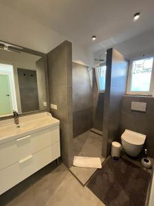 Koupelna v ubytování 3 Piéces confort climatisé vue mer, 4 personnes à Saint-Jean Cap Ferrat à proximité de monaco et menton