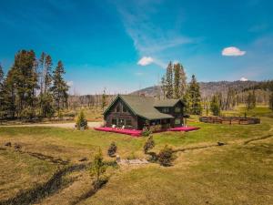 Stanley Spacious Home with Panoramic Views