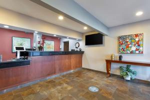 The lobby or reception area at Best Western Plus Altoona Inn