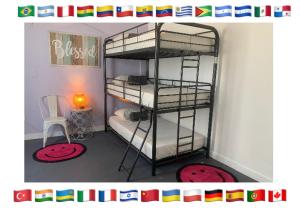 Divstāvu gulta vai divstāvu gultas numurā naktsmītnē Miami on a Budget - Under New Management All Female Rooms - All Men Rooms