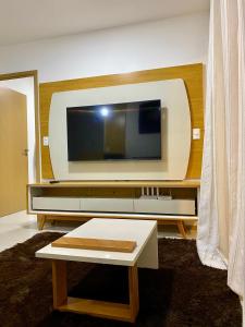 Μια τηλεόραση ή/και κέντρο ψυχαγωγίας στο Flat Caravelas Francês