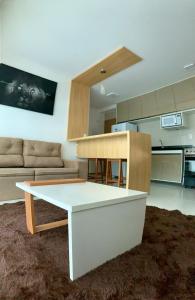 Η κουζίνα ή μικρή κουζίνα στο Flat Caravelas Francês