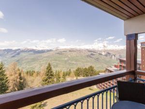 a balcony with a view of a mountain at Appartement Les Arcs 1800, 2 pièces, 5 personnes - FR-1-346-427 in Arc 1800