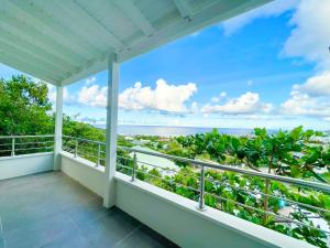 Balkón nebo terasa v ubytování VILLA MAGIC - stunning ocean view, pool & Starlink internet