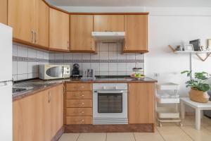 Kuchyň nebo kuchyňský kout v ubytování GO2TENERIFE Apart'Smile Las Americas Center & Heated Pool