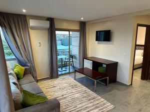 TV a/nebo společenská místnost v ubytování Oceana Mazagan Suites Hotel
