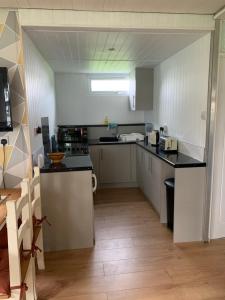 A kitchen or kitchenette at Woodland chalet close to beach