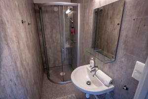 Ένα μπάνιο στο City Center Getaway 9 by Berti +27 φωτογραφίες