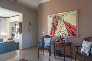 een woonkamer met een schilderij aan de muur bij Villa Marena with extraordinary views in Agios Nikolaos