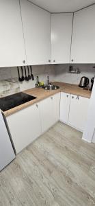 Kuchnia lub aneks kuchenny w obiekcie Przytulny Apartament 100m od plaży
