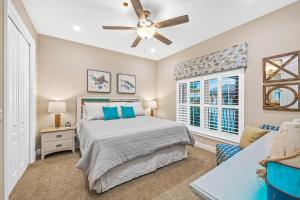 En eller flere senge i et værelse på LaPlage 9 + 45 billeder