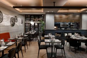 Um restaurante ou outro lugar para comer em LUMA Hotel - Times Square