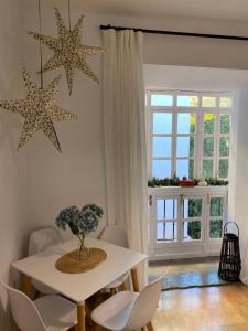 a dining room with a table and stars on the wall at Edén Luxury Suites in Granada