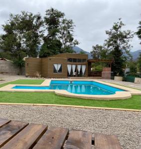 a house with a swimming pool in the yard at Olmue Cabaña in Olmué