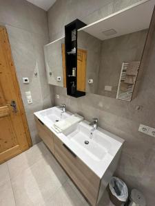 Bilik mandi di Deluxe Apart Bader