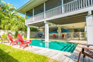 Swimmingpoolen hos eller tæt på Tree Top Bungalow