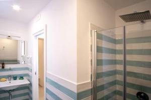 Kúpeľňa v ubytovaní SorrentoVibes - Style Apartment in Sorrento Centre + 4 fotografie