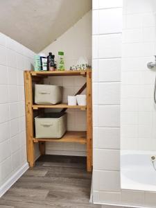 a bathroom with a wooden shelf in a bathroom at Domek č. 3 in Pürstein