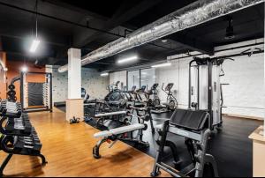 Palestra o centro fitness di King Bed, Downtown Steps from Bengals & Reds, Minutes to OTR, TQL, HardRock