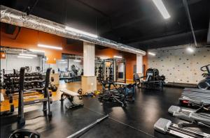 Palestra o centro fitness di King Bed, Downtown Steps from Bengals & Reds, Minutes to OTR, TQL, HardRock