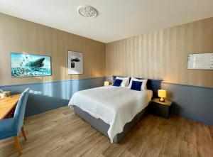 Rúm í herbergi á Hotel Movieworld