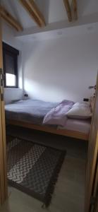 a bedroom with a bunk bed in a room at Apartman Horizont in Zlatibor