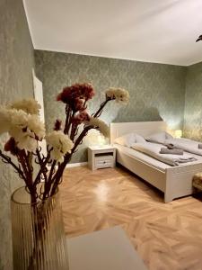 Postel nebo postele na pokoji v ubytování Apartments Zámoček Staré časy