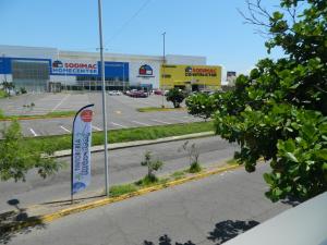 una vista de un estacionamiento con una tienda en ACL Suites en Boca del Río