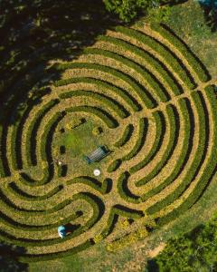 uma vista aérea de um labirinto em espiral em Elegant Sorrento Coast Villa with Pool and Tennis Court em Massa Lubrense