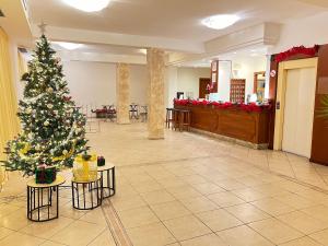 a christmas tree in the lobby of a hospital at Hotel Vico Alto Siena in Siena