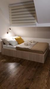Ένα ή περισσότερα κρεβάτια σε δωμάτιο στο Apartmani Sunce Stara planina