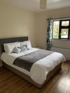 a large bed in a bedroom with a window at Kits Lodge Crover in Cavan
