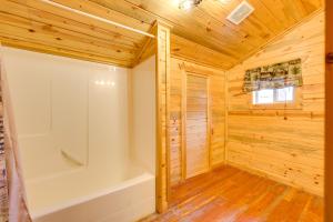 Ένα μπάνιο στο Pet-Friendly Idaho Home on the Salmon River! +24 φωτογραφίες