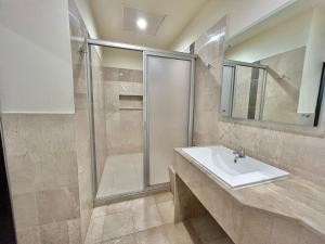 Bany a Hotel Yorio Inn