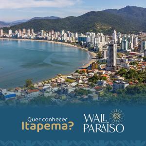 vistas a la ciudad y a una playa con edificios en Residencial Wall Paraíso, en Itapema