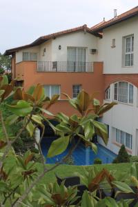 a view of a building from the garden at Apartamentos Hacienda de Arna in Somo
