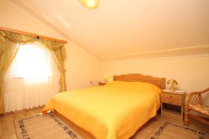 Postel nebo postele na pokoji v ubytování Apartments by the sea Kraj, Pasman - 3460