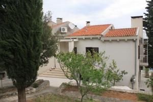 a white house with an orange roof at Apartments by the sea Lukoran (Ugljan) - 8494 in Lukoran