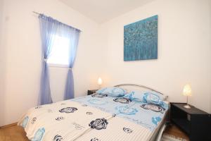 Katil atau katil-katil dalam bilik di Apartments by the sea Milna, Vis - 8944