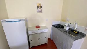 Η κουζίνα ή μικρή κουζίνα στο Studio 30m, Wi-fi, próximo ao centro da cidade +3 φωτογραφίες
