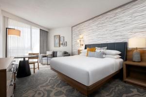 Voodi või voodid majutusasutuse Sheraton San Diego Hotel & Marina toas