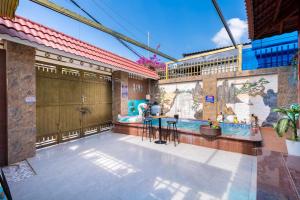 a large courtyard with a pool in a building at Ngọc Thị Villa in Vung Tau