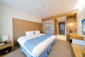 Postel nebo postele na pokoji v ubytování Hotel Whistlelark Jeju